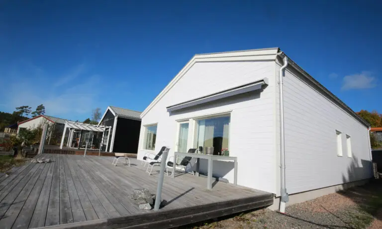 Elegantpanel på hus på Furuhäll
