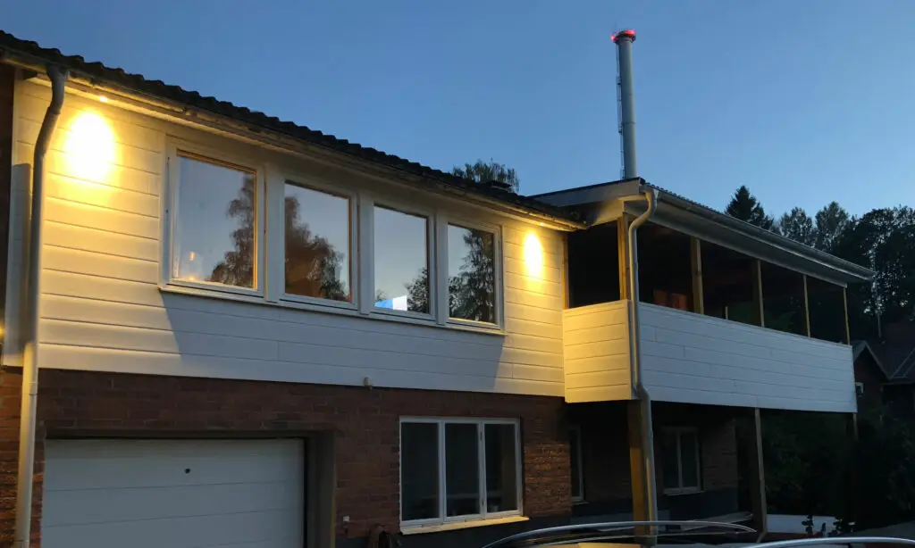 Västkust. Fasad i Trollhättan