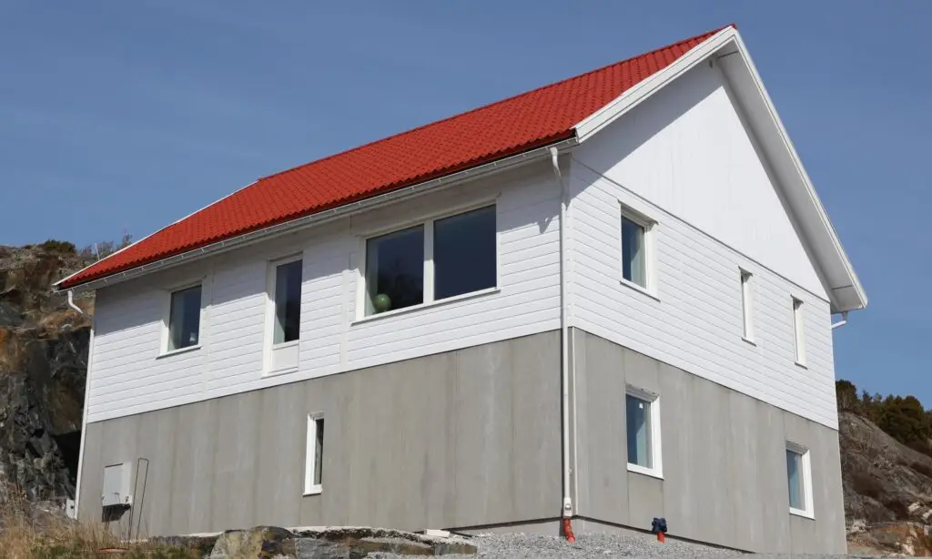 färdigmonterad underhållsfri fasad