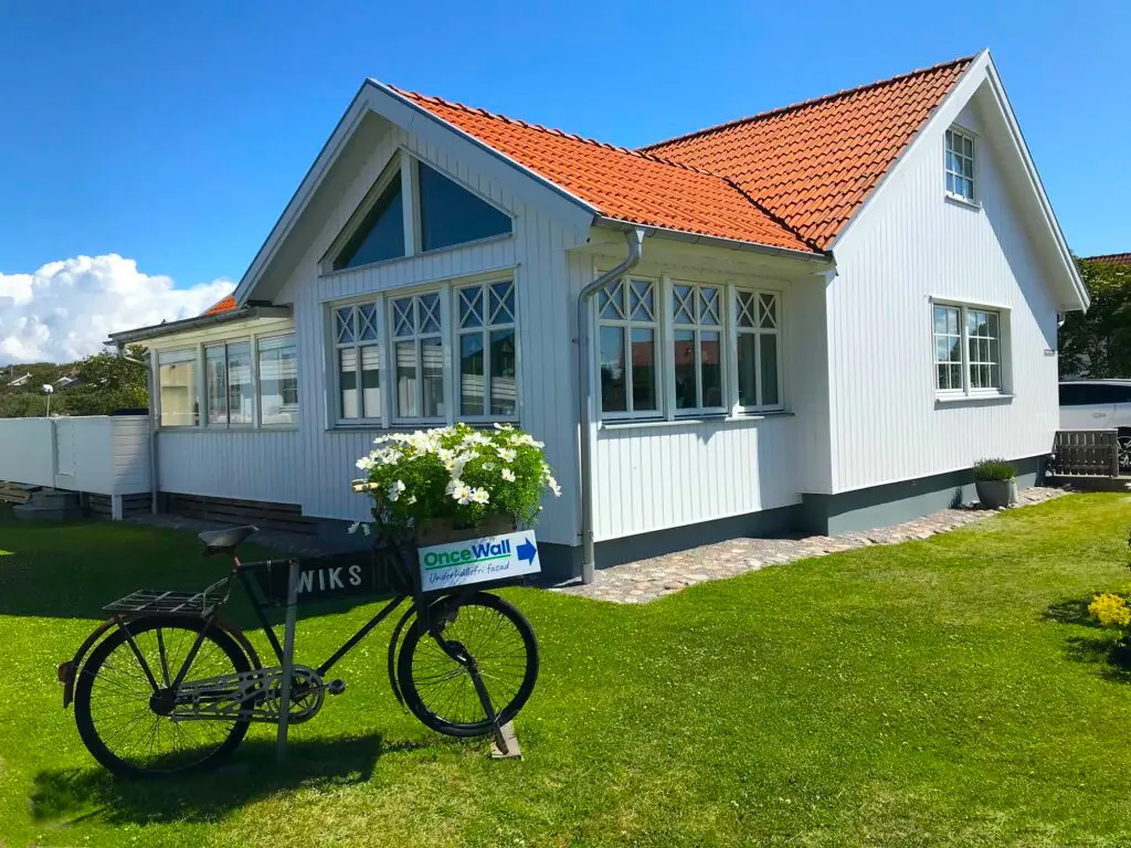 färdigmonterad underhållsfri fasad