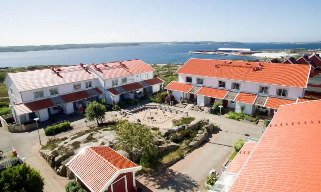 Lysekil från ovan med Exklusivpanel på Almgatans BRF