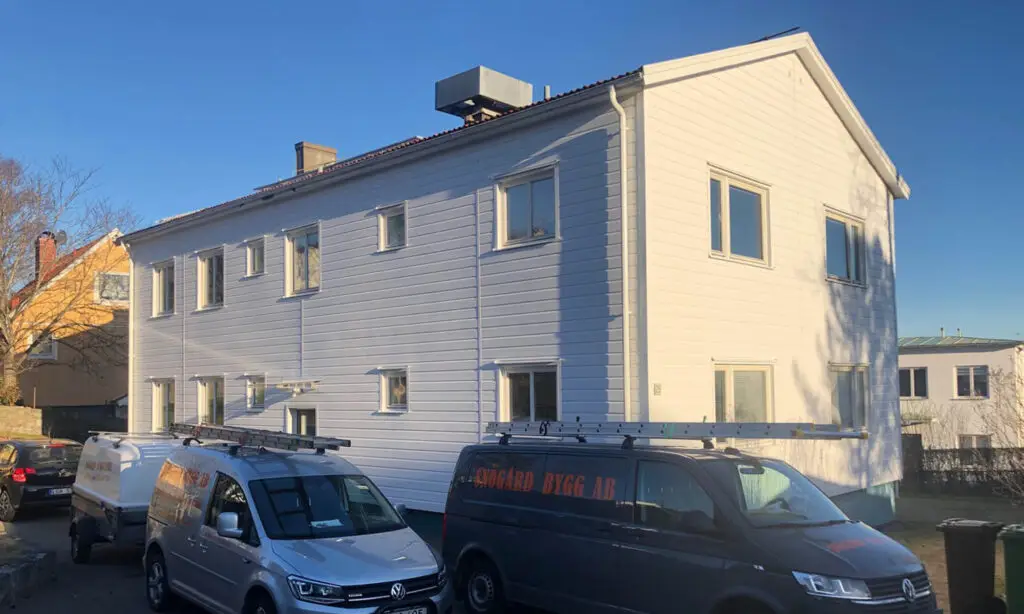 Västkustpanel på hyreshus