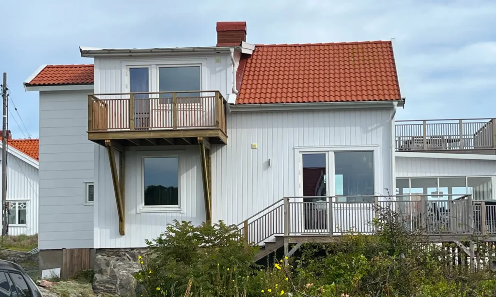 Stående fasad Hyppeln med plåtinklädda foder